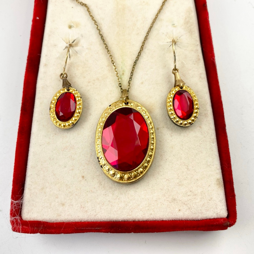 Vintage Jeweline Red Jewel Glass Gold Tone Necklace & Earrings Set. - Picture 5 of 7